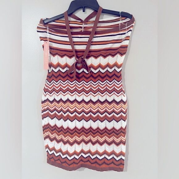 CRAVE FAME Juniors' Halter Zig Zag Dress size Meduim  New - Picture 5 of 6